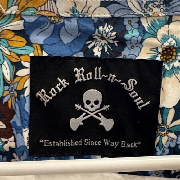 White Casual Button Down Shirt with Blue Accents - Picture 2 of 4